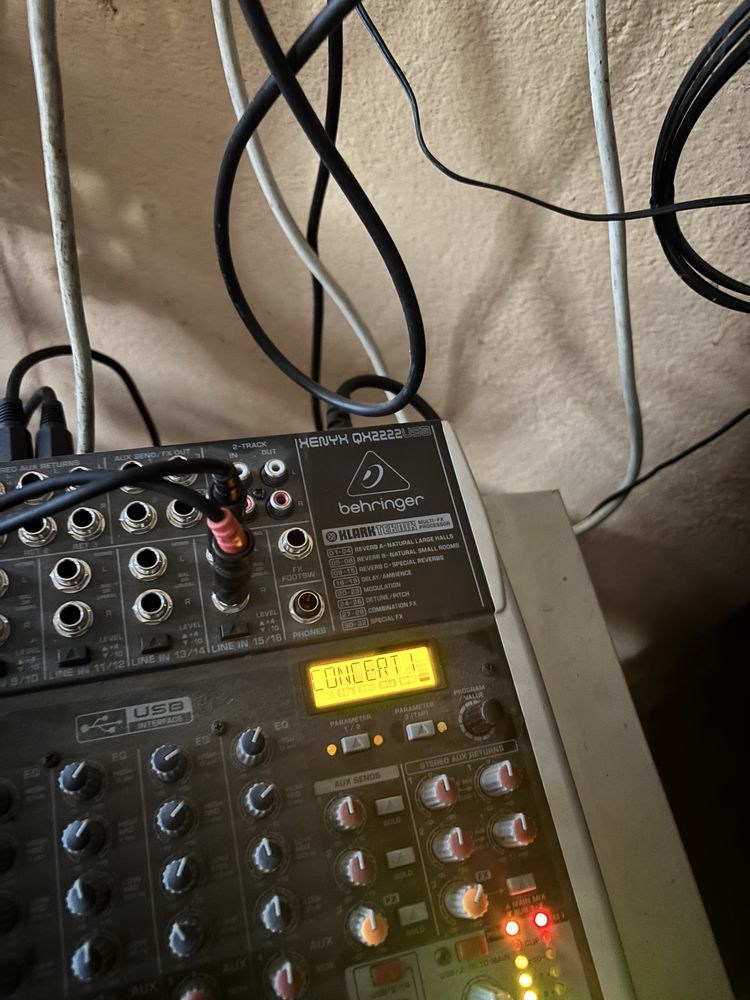 Titlu: Mixer Behringer Xenyx QX2222USB – USB, FX, 8 canale microfon