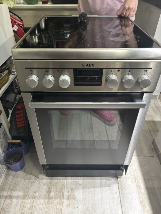 AEG- печка с керамични котлони.