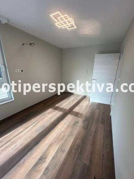 Продава се Тристаен апартамент в Пловдив, Христо Смирненски - 136 кв.м за 1434 €/кв.м - Снимка #2