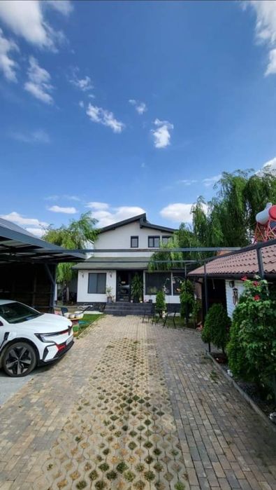 Vand vila s+p+1 bucatarie de vara 200 mp, gratar, garaj dublu