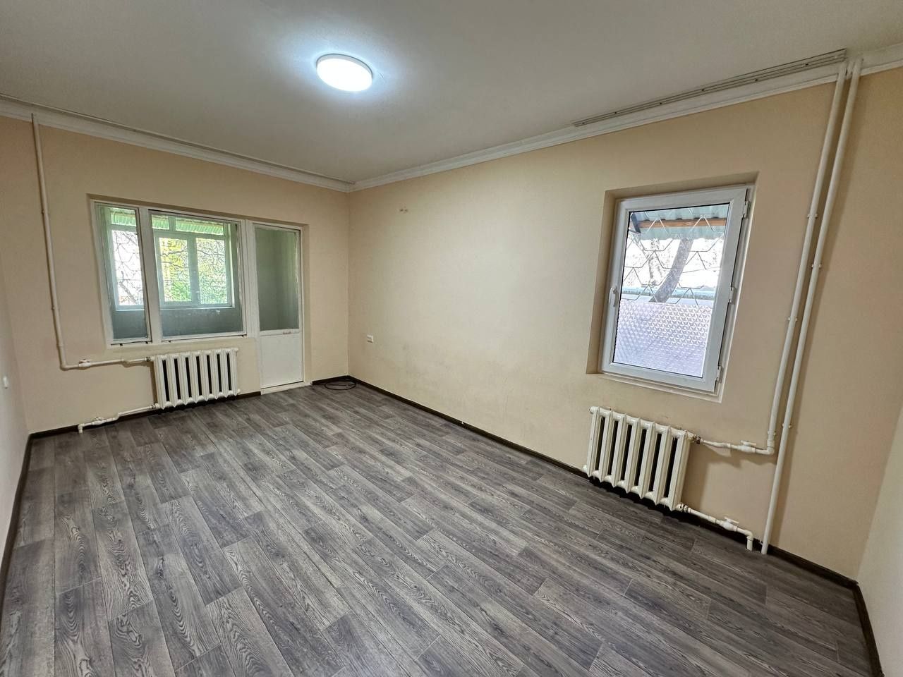 Срочно продажа 2 х комн на  карасу4