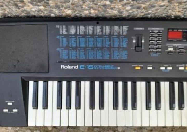 orga electronica / sintetizator Roland E-15
