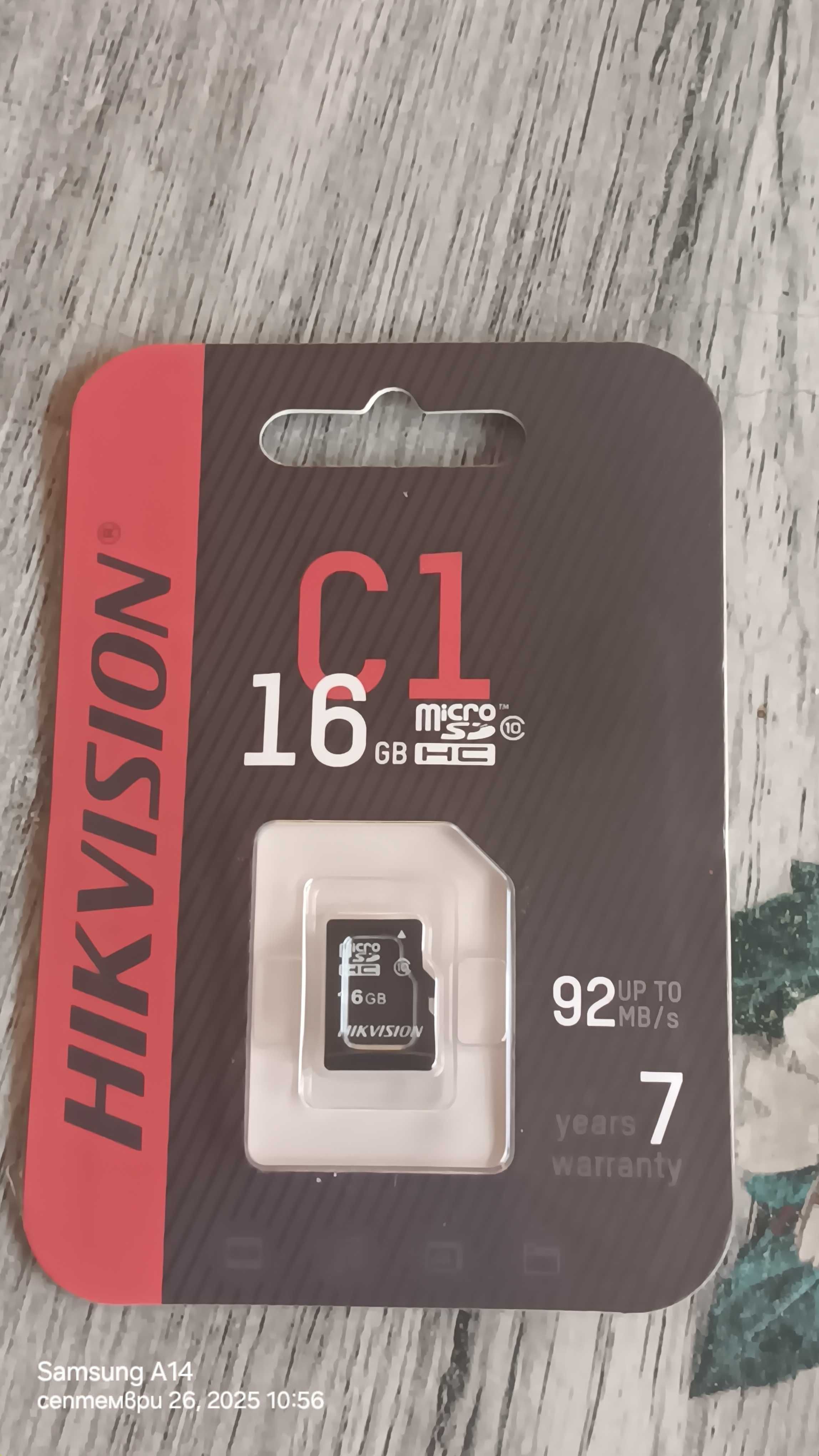 Карта памет HIKVISION