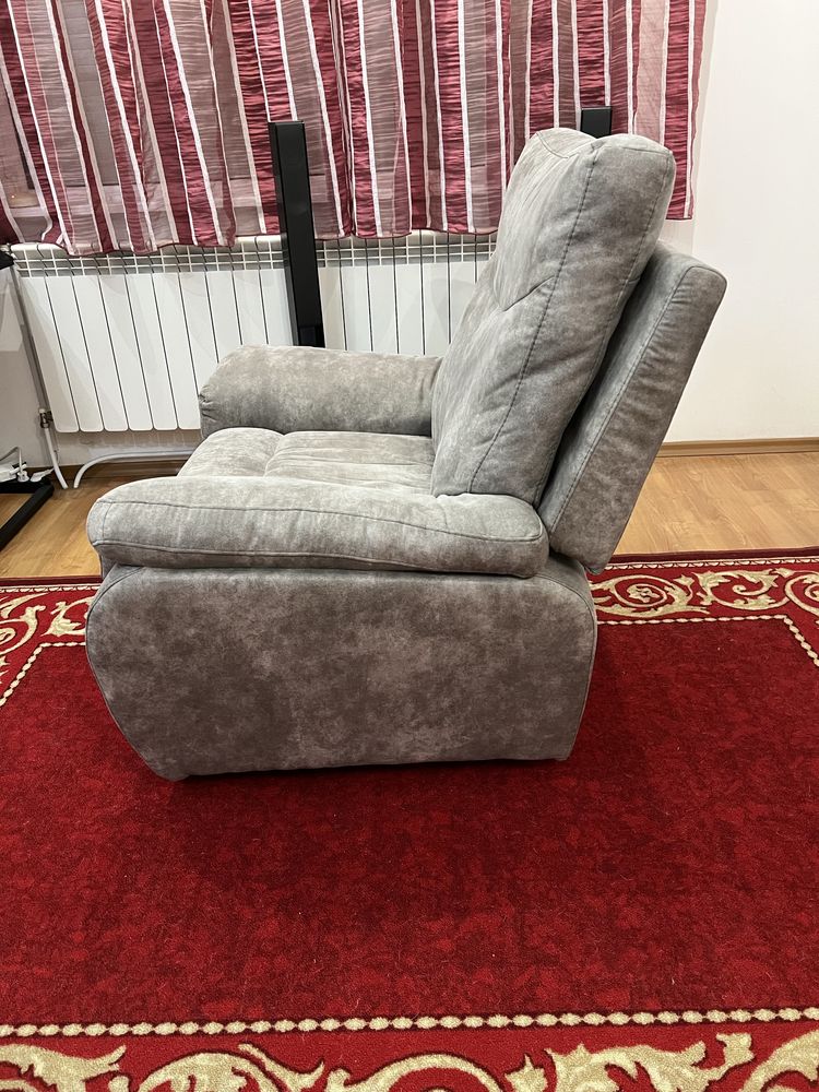 Реклайнер Белучи + подарък холна маса