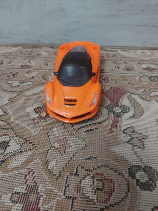 Игрушка машина открывается двери