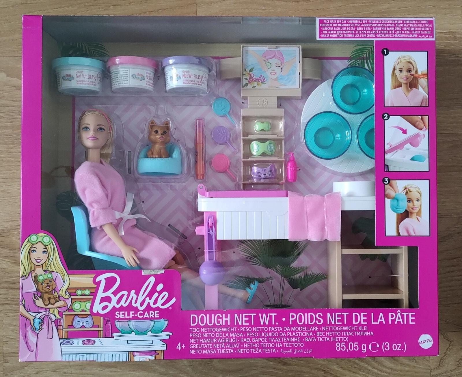 Papusa Barbie set o zi la spa cu accesorii si plastilina