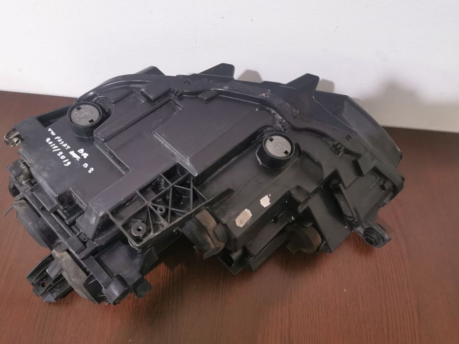 Far dreapta vw pasat an 2015/2019