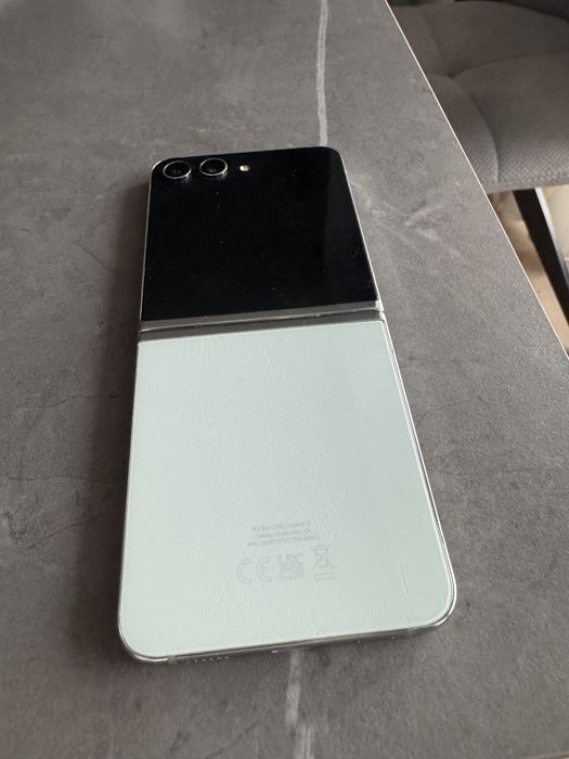 Samsung Flip 5 256 impecabil ca nou