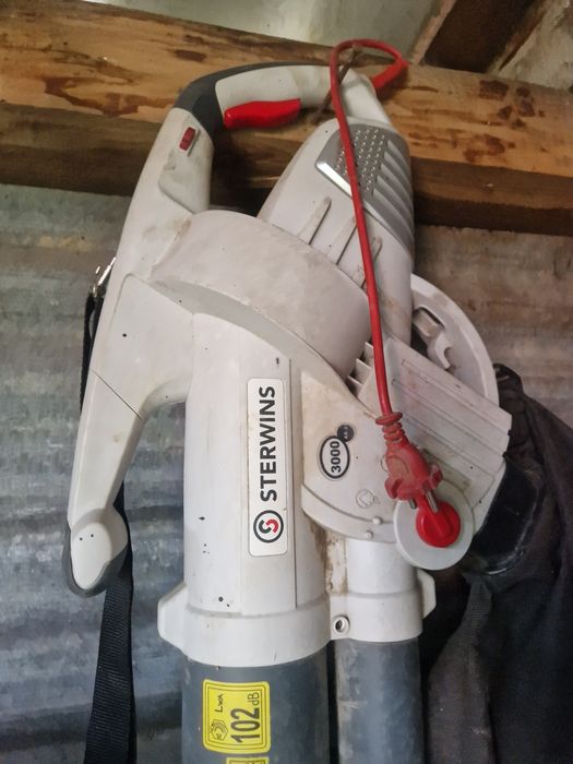 Suflanta cu aspirator si tocator folosita de câteva ori
