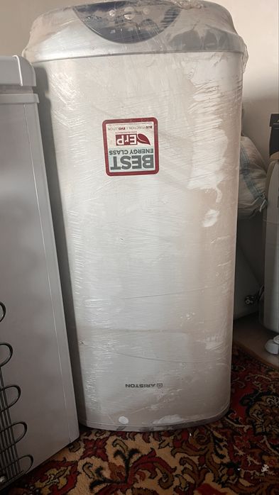 Продам водонагреватель Ariston 100л.