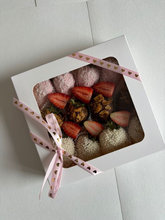 Клубника в шоколаде. Подарок.