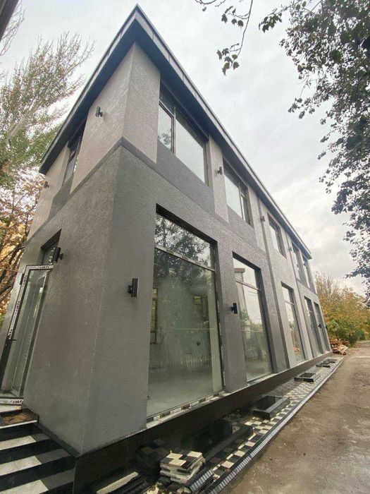 Продаётся отдельно стоящее готовое здание. Под учебный центр, офис