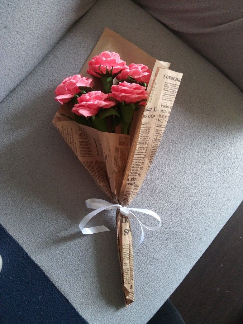 Букет рози от креп хартия