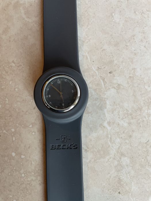 Ceas de mâna Becks nou, are curea care se mulează pe mâna din cauciuc!