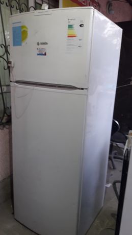Холодильник рабочий морозит и холодит отлично ноу фрост