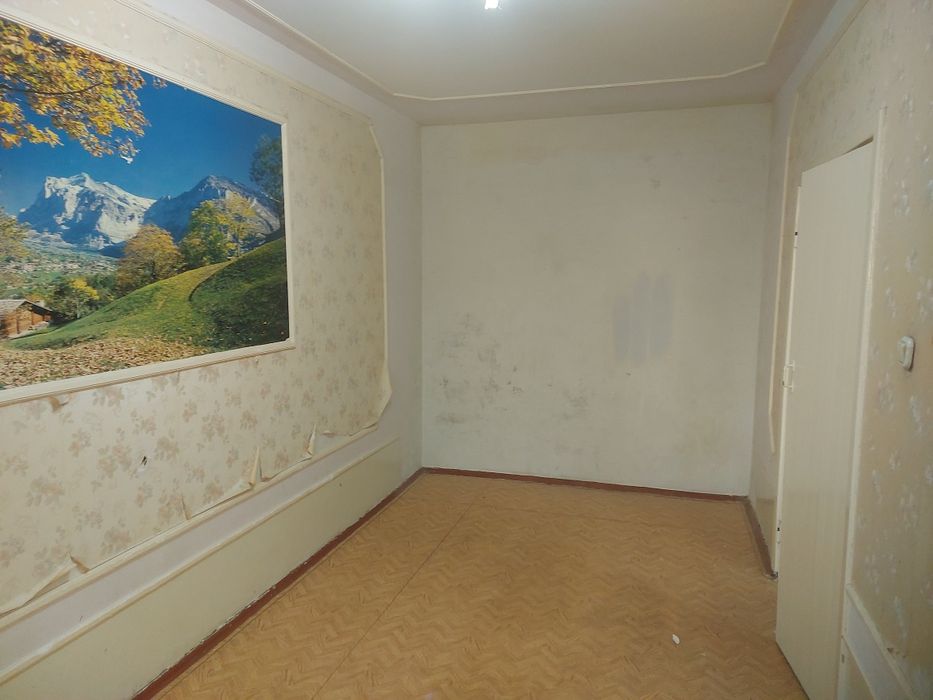 Толстой 12 3хонали 4 этаж урта падезд срочна  такалган нархи