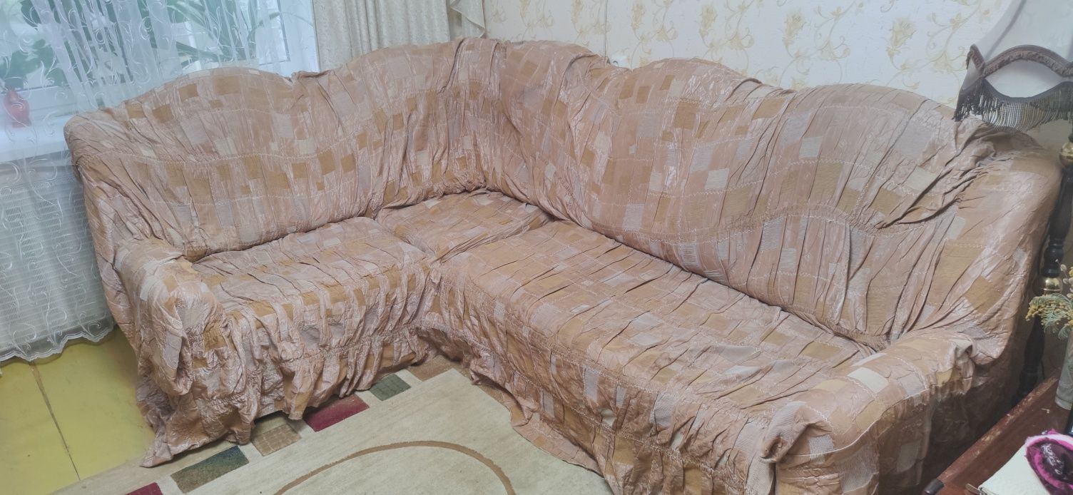 Продам Б/У угловой диван + 1 раскладное кресло комплект