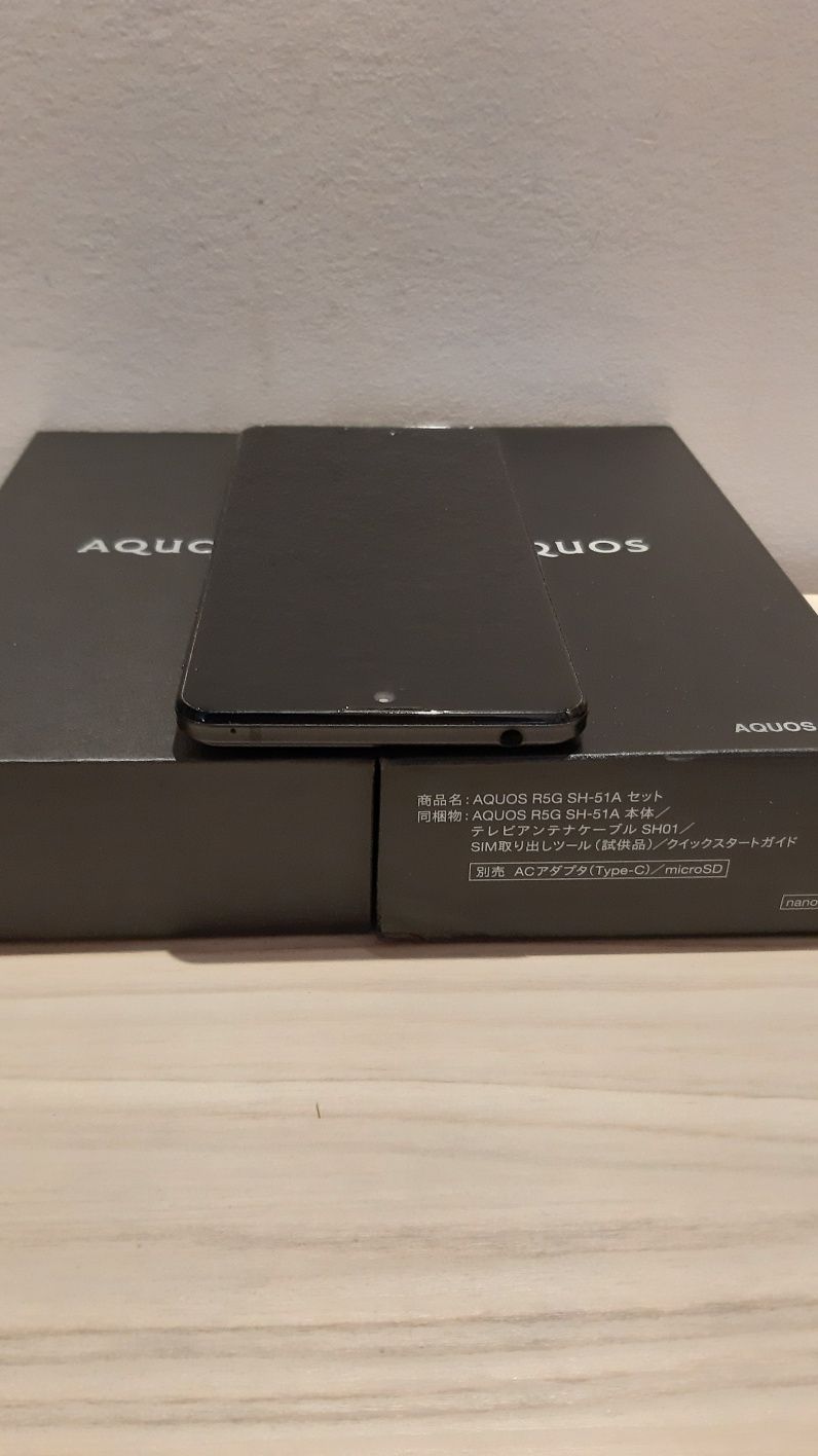 Sharp Aquos r5g Docomo