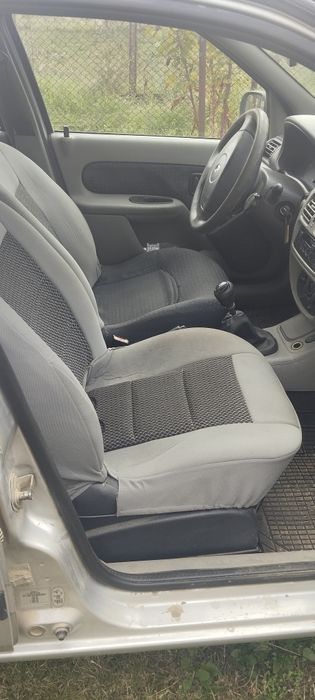 Renault Clio 2 an fabricație 2005.
