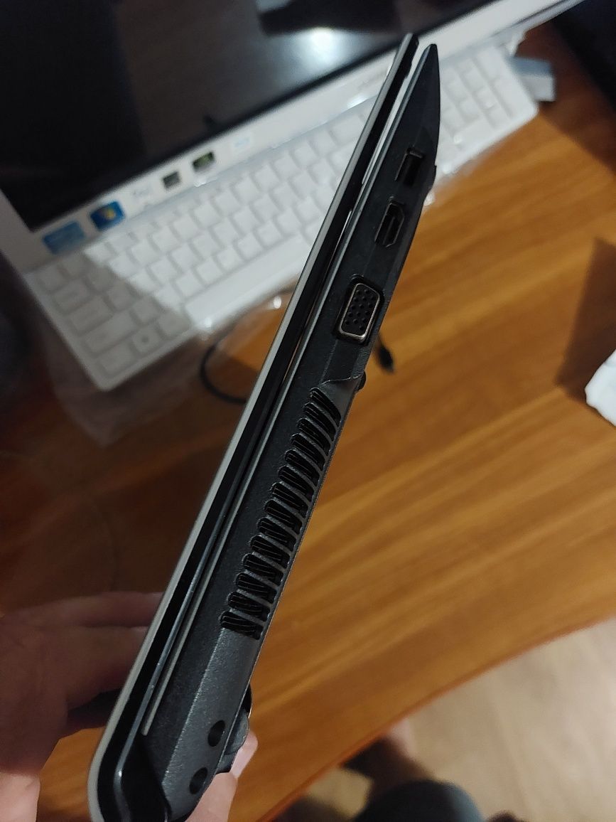 Laptop Asus  model UL30V