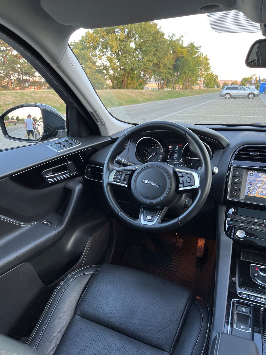 Jaguar F-Pace Jaguar F pace R line