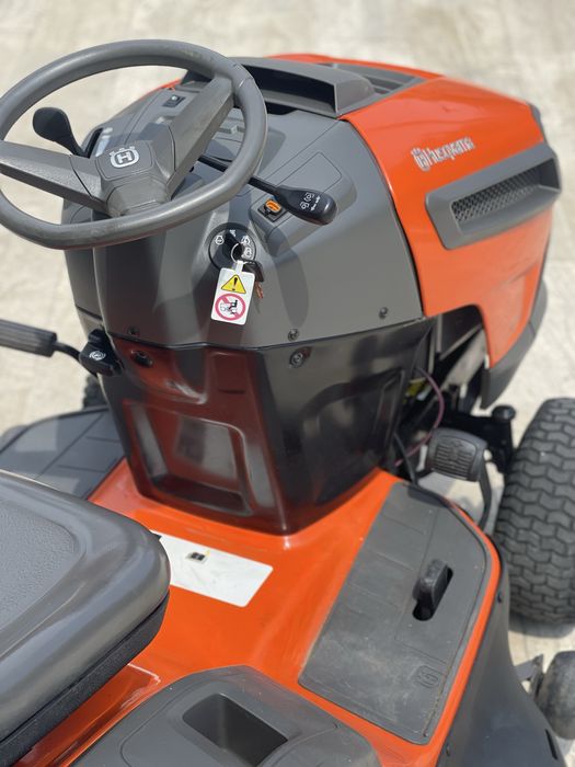 Tractoras de tuns iarba Husqvarna tc