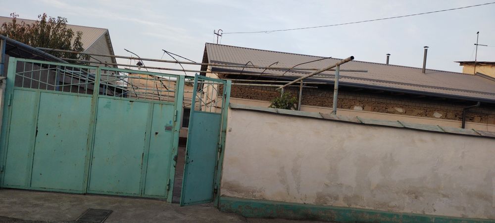 10 сотик Ҳовли сотилади