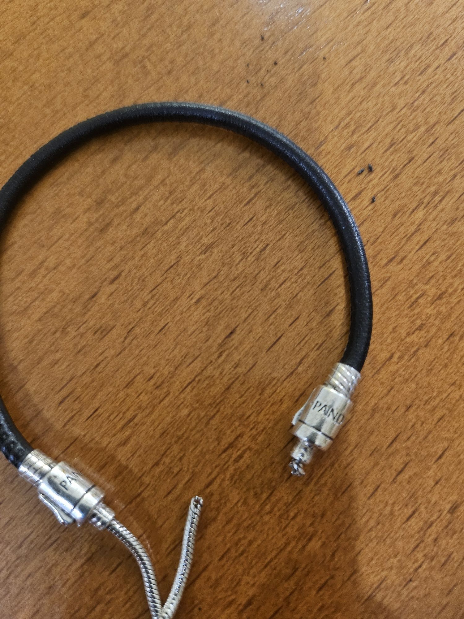 Гривна Pandora кожена