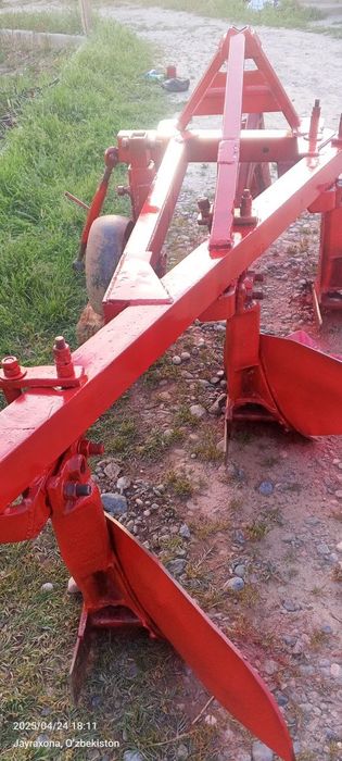 Плуг 3 корпус сотилади