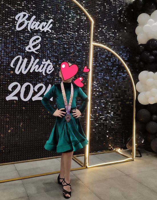 Продам костюм  (боди+ юбка) для спортивно бальных танцев.