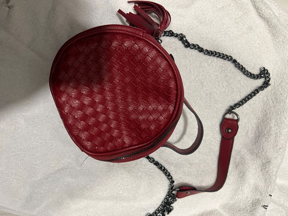 Червена дамска чанта