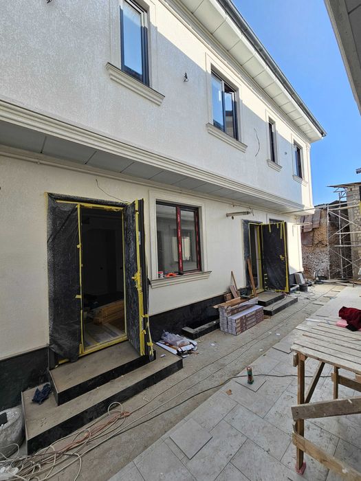 Бадамзар. Квартира на земле. 3-х ком. 3 уровня.