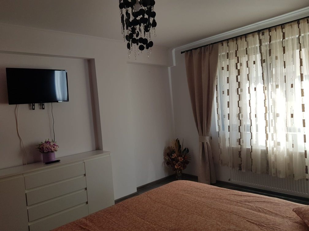 Închiriez apartament 2 camere