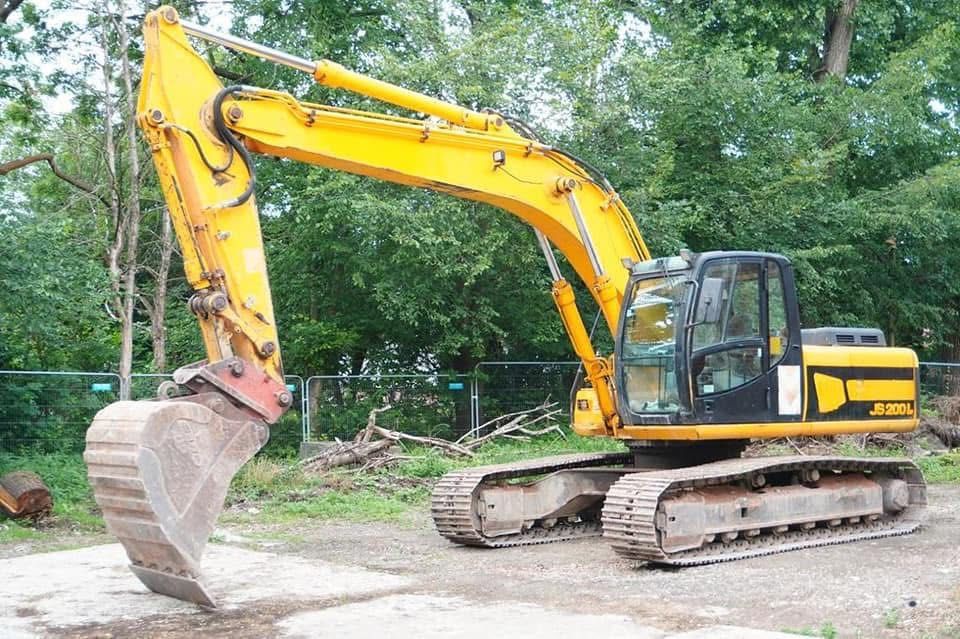 Închiriez excavatoare , buldo,bascule 8x4