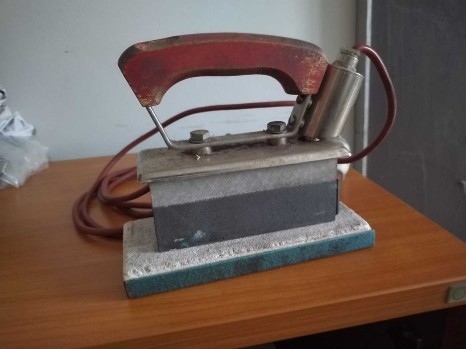 Ютия за лепене на ленти