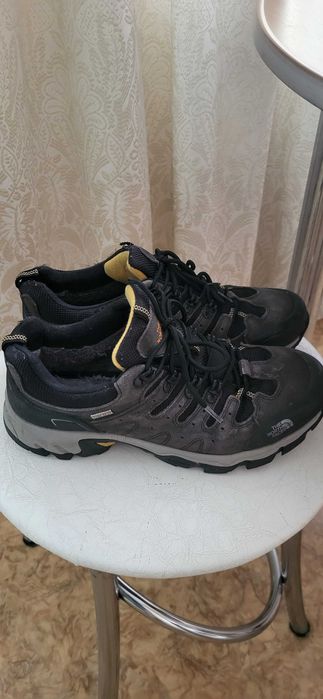 Продам кроссовки зимние мужские