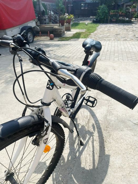 Bicicletă Fete Rockrider 340 – roți 26 inch, 18 viteze 
Descriere