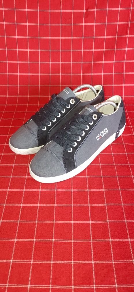 * adidași *Tommy Hilfiger* 44 *original !