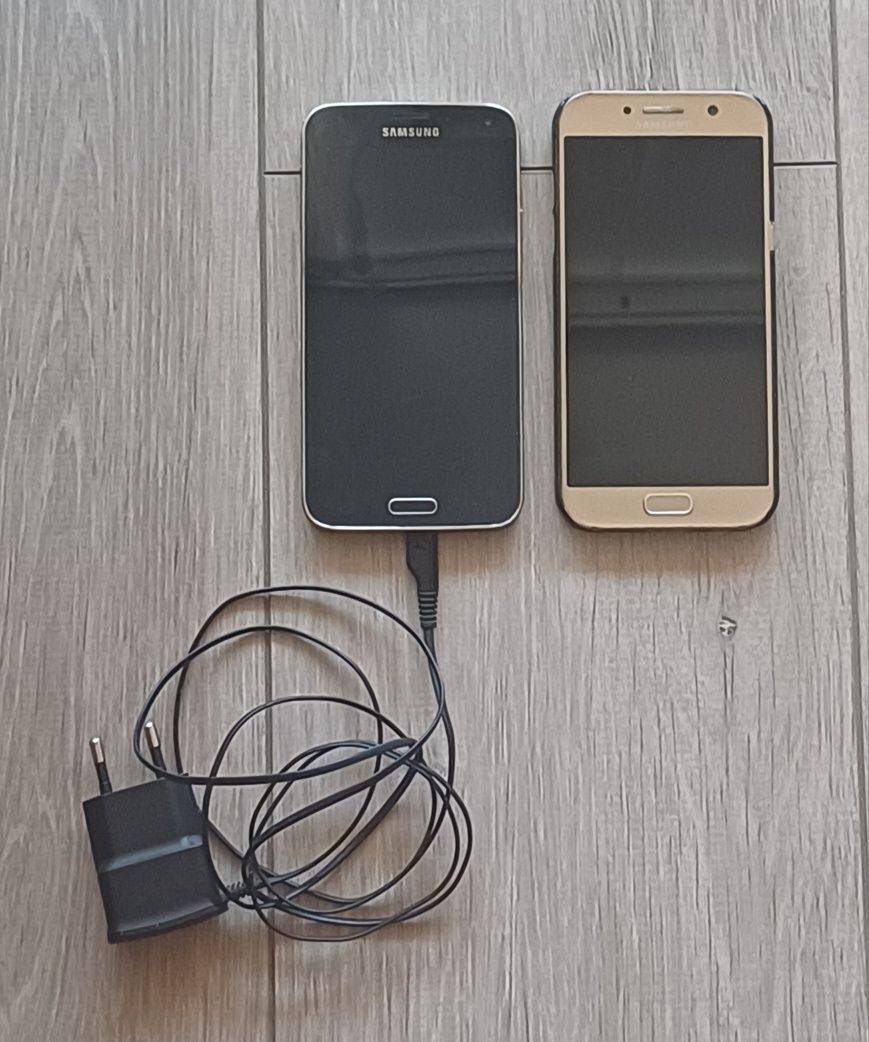 Продавам два работещи телефона,единия е със зарядно 
SAMSUNG  GALAXY S