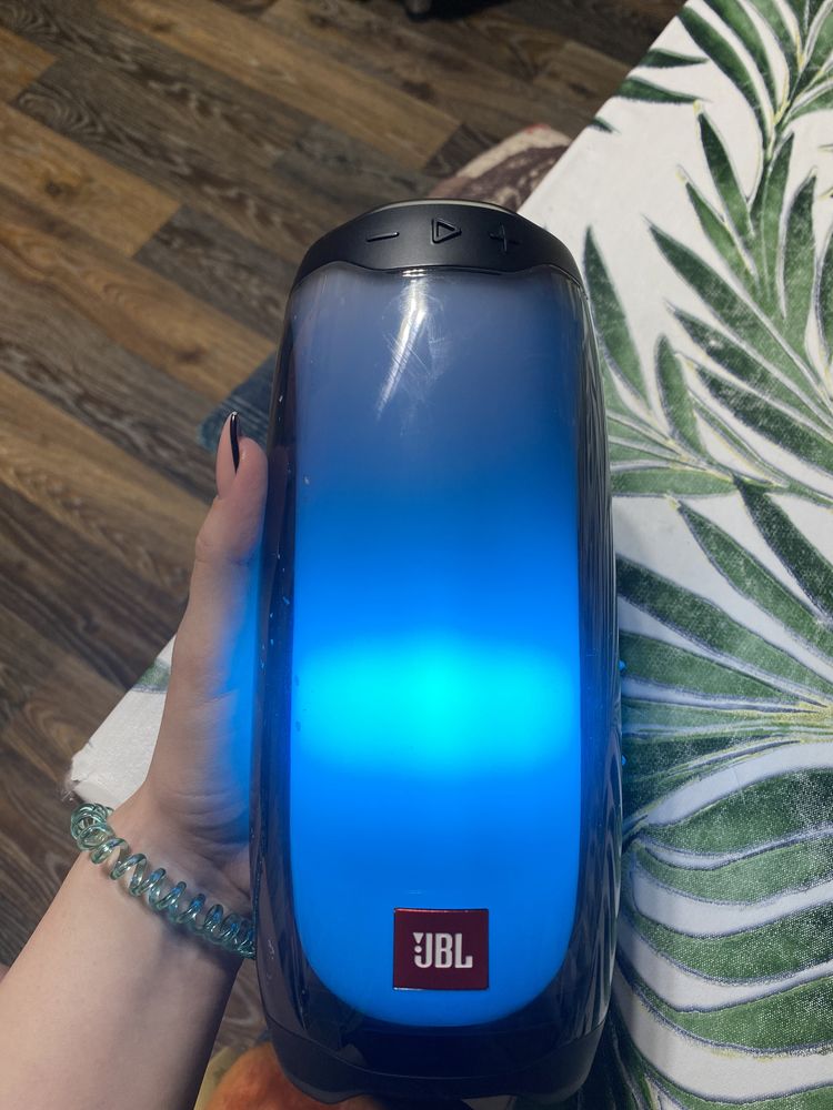 Продам колонку jbl pulse 4