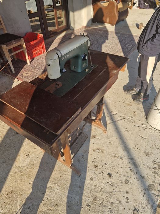 Masina de cusut veche