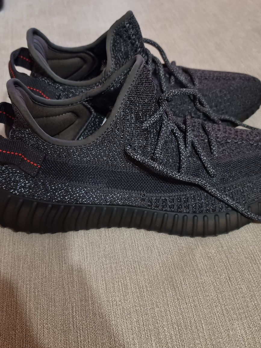 Adidas Yeezy Boost 350 V2
Static Black (Reflective)