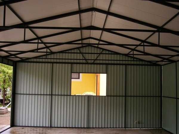 Construim Garaje Auto din structura metalica si panou sandwich izolat