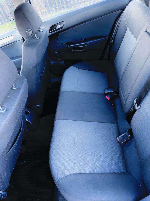 Opel Astra H sedan 1.6 benzina 2009