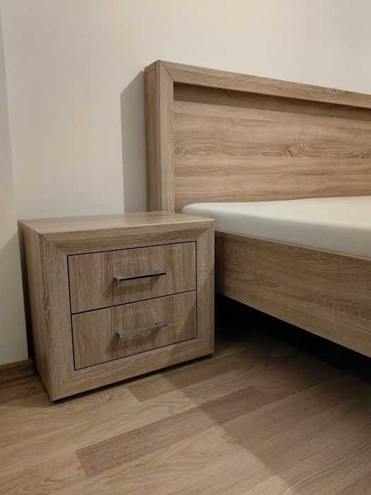 Vând pat dublu (fără saltea) + 2 noptiere + suport TV (set dormitor)