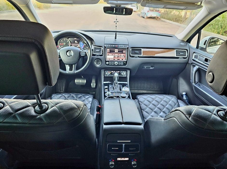 Proprietar vand Volkswagen Touareg R Line 3.0 V6, Anul 2017