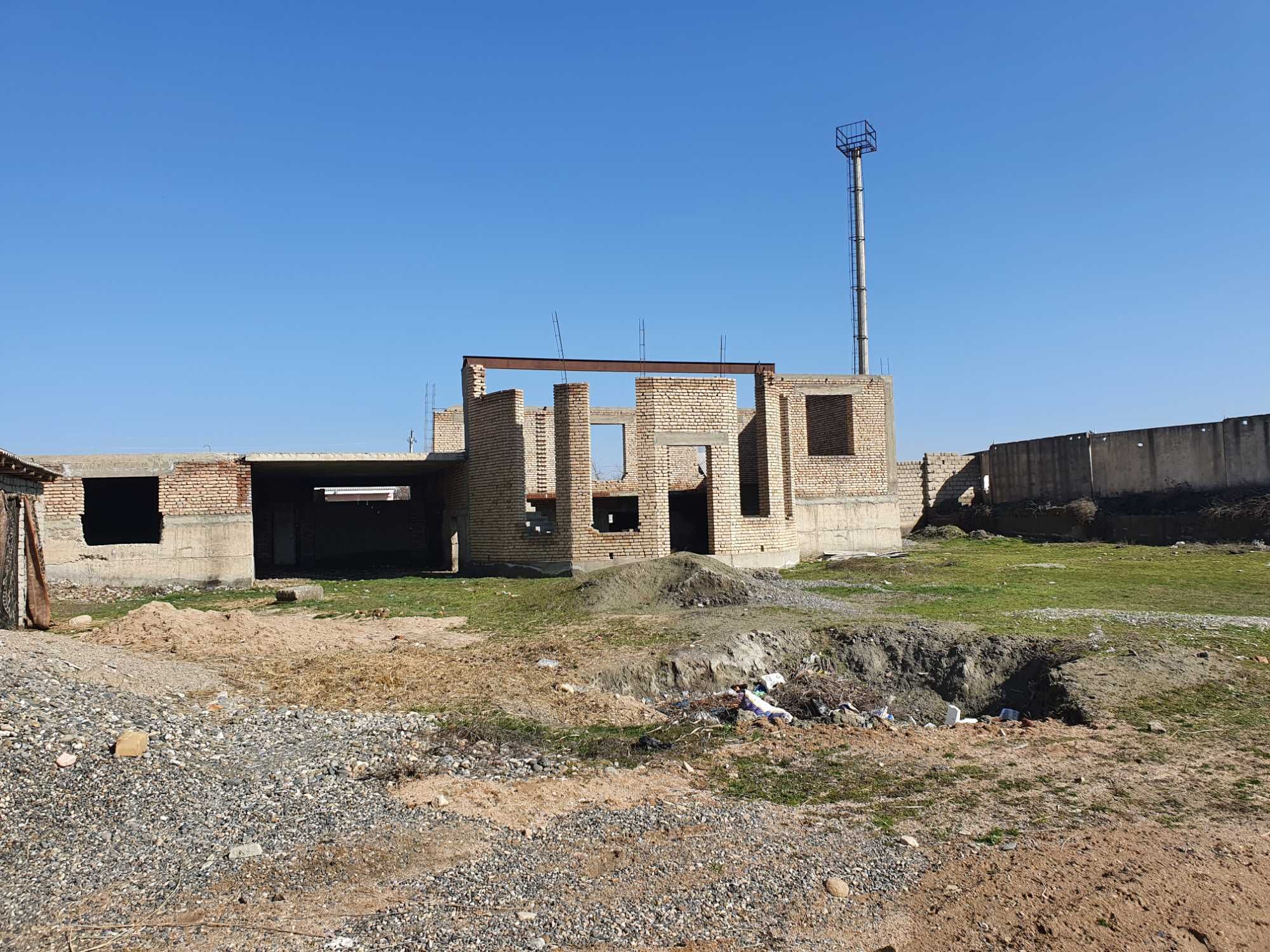 Ishtixon tumani park yonidan 17.5 sotixga 2 qavatli bitmagan bino