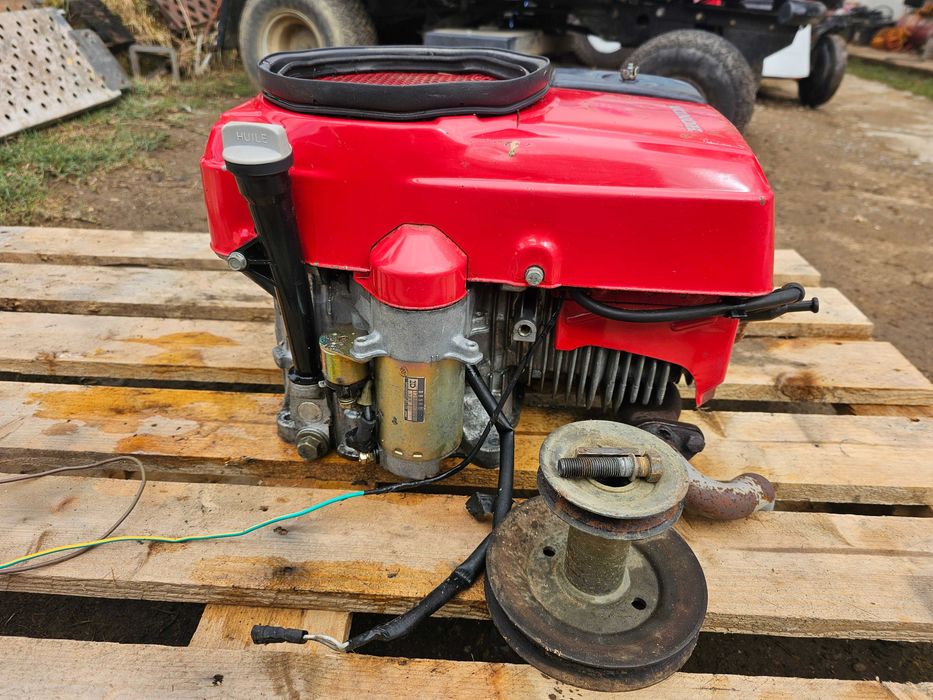 HONDA/Двигател з Тракторна Косачка 13.Коня