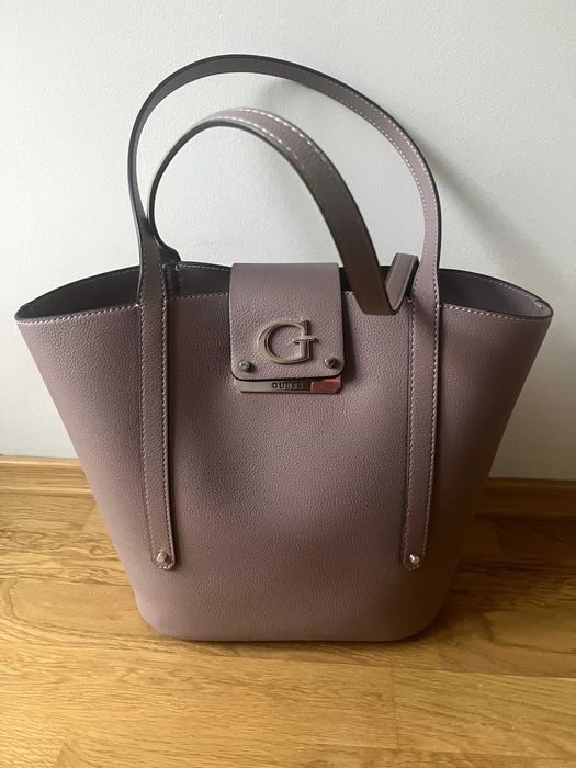 Продавам дамска чанта Guess – отлично състояние