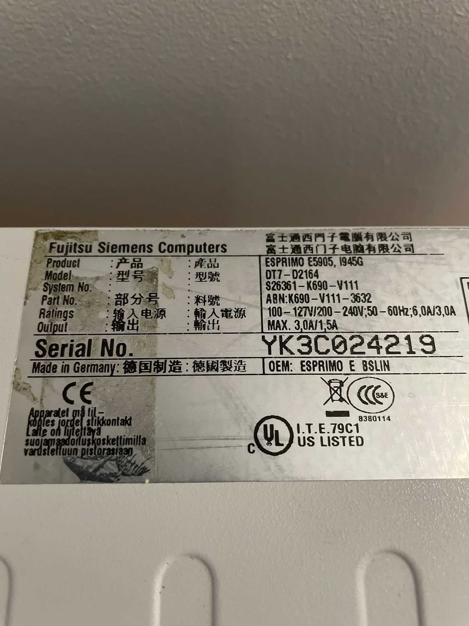 PC tip Server/Calculator Fujitsu Siemens Esprimo E905-I945G